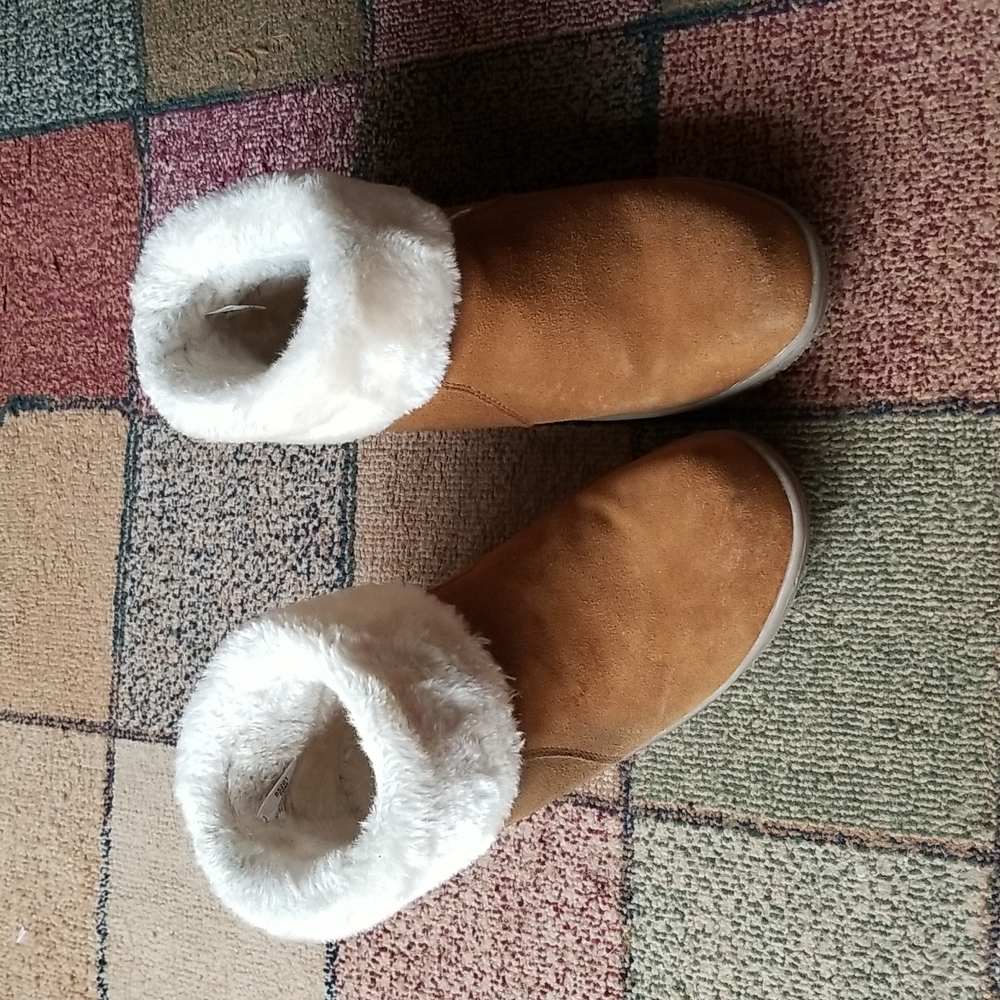 Minnetonka winter boots size 10